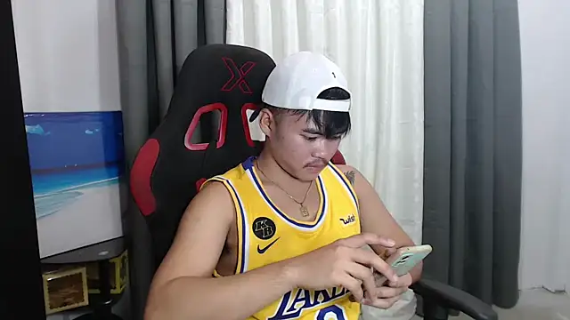 hot emman online show from 09.18.25