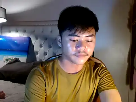 hot emman online show from 04.04.26