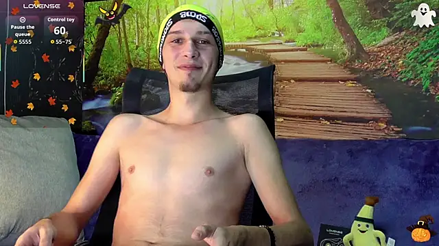 Snapshot of AxelMassimo chatting on 10.30.25 AxelMassimo online show from 10.30.25