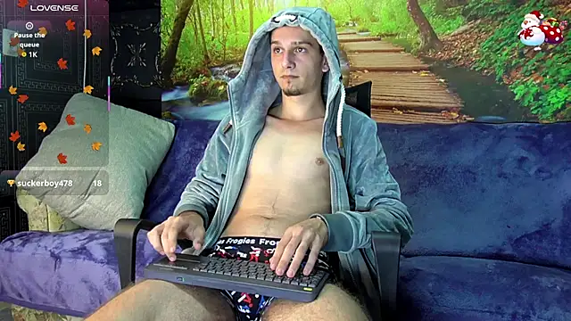 Snapshot of AxelMassimo chatting on 11.08.25 AxelMassimo online show from 11.08.25