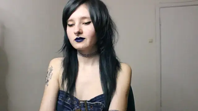 Snapshot of midnightsiren777 chatting on 11.04.25 midnightsiren777 online show from 11.04.25