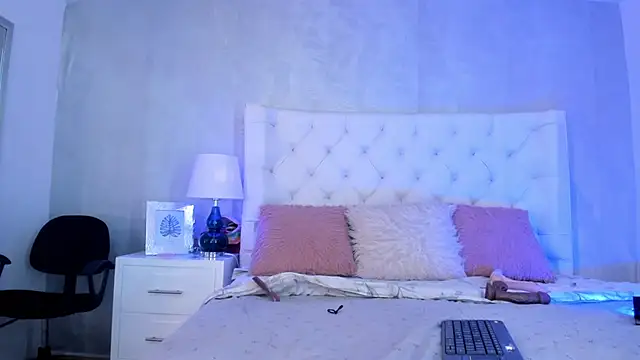 Yara Bliss  online show from 12.02.25