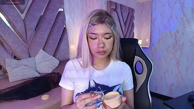 Snapshot of redd_pandaa chatting on 04.11.26 redd pandaa online show from 04.11.26