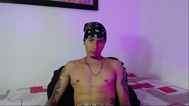 Snapshot of Daniel_laverde chatting on 09.14.25 Daniel laverde online show from 09.14.25