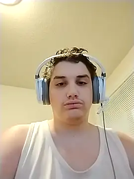 Snapshot of Breyyyyyyyy chatting on 10.24.25 Breyyyyyyyy online show from 10.24.25