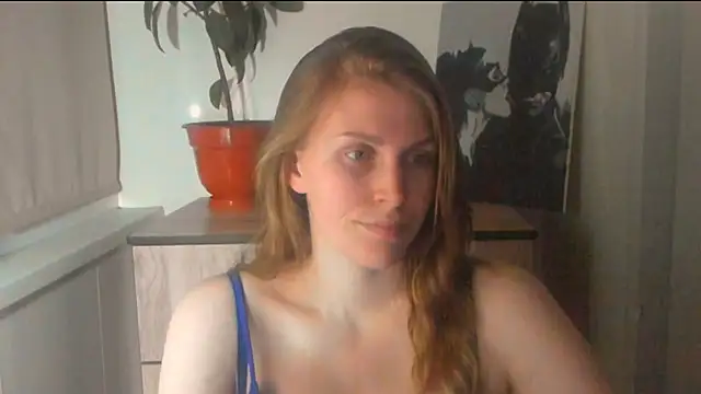 JuliaMuuun online show from 04.04.26
