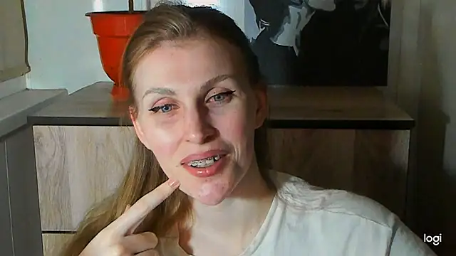 JuliaMuuun online show from 07.10.26