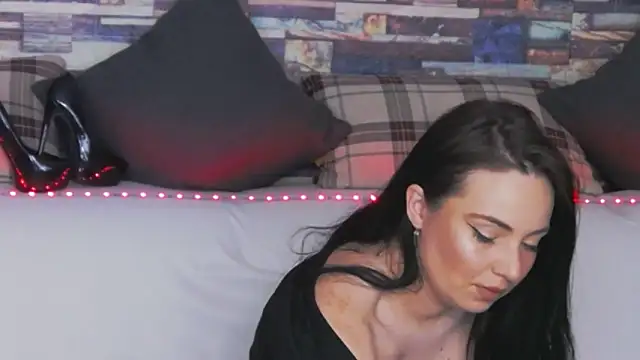 GrayLunna online show from 04.13.26