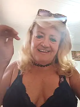 Snapshot of Belladama61 chatting on 04.28.26 Belladama61 online show from 04.28.26