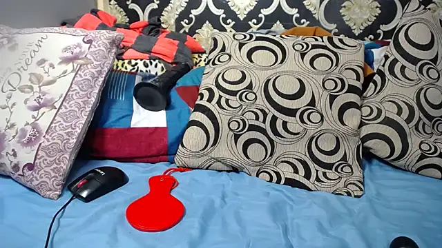 Snapshot of Ozimpho chatting on 10.24.25 Ozimpho online show from 10.24.25