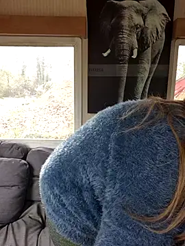 Misspapillon1840 online show from 11.21.25