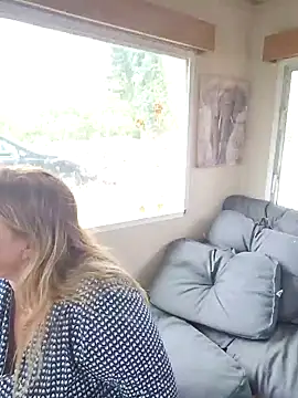 Misspapillon1840 online show from 11.24.25