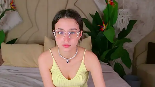 Snapshot of LANA_MILANO chatting on 10.22.25 LANA MILANO online show from 10.22.25