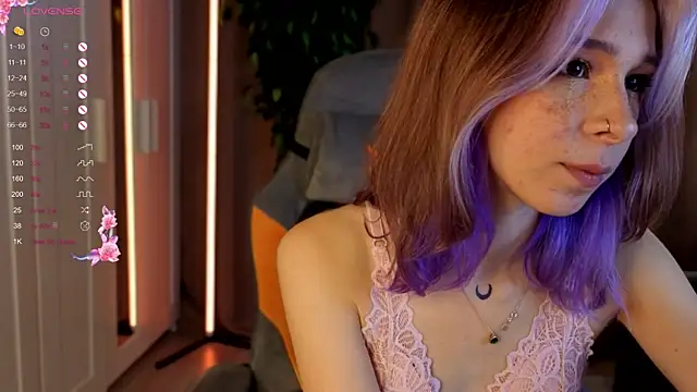 Snapshot of MiSeki chatting on 10.02.25 MiSeki online show from 10.02.25