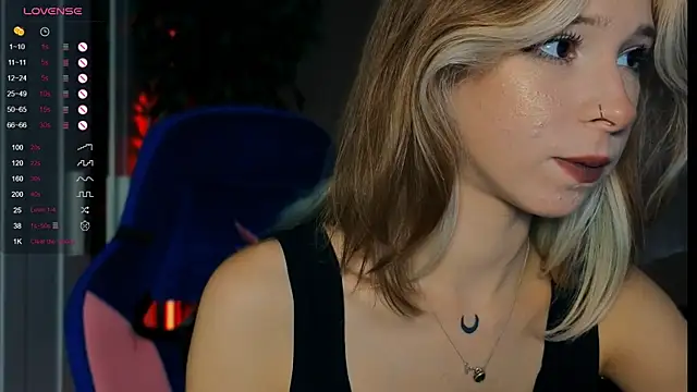 Snapshot of MiSeki chatting on 10.31.25 MiSeki online show from 10.31.25