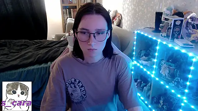 Snapshot of s_cara chatting on 09.10.25 s cara online show from 09.10.25