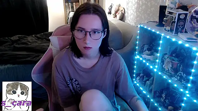 Snapshot of s_cara chatting on 09.11.25 s cara online show from 09.11.25