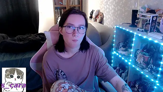 Snapshot of s_cara chatting on 09.13.25 s cara online show from 09.13.25