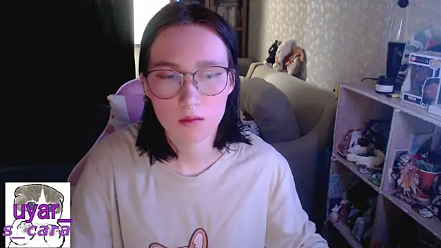 Snapshot of s_cara chatting on 09.17.25 s cara online show from 09.17.25