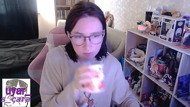 Snapshot of s_cara chatting on 09.22.25 s cara online show from 09.22.25