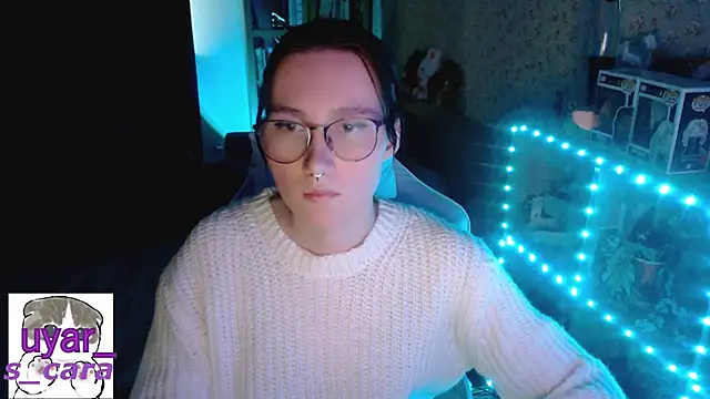 Snapshot of s_cara chatting on 09.28.25 s cara online show from 09.28.25