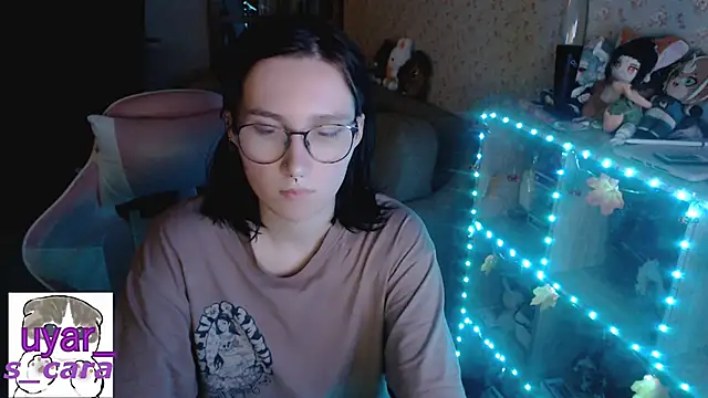 Snapshot of s_cara chatting on 10.02.25 s cara online show from 10.02.25