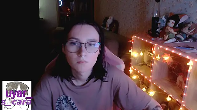 Snapshot of s_cara chatting on 10.03.25 s cara online show from 10.03.25