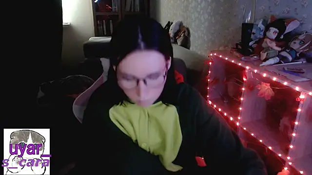 Snapshot of s_cara chatting on 10.05.25 s cara online show from 10.05.25