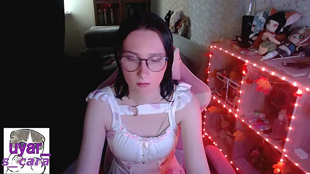 Snapshot of s_cara chatting on 10.08.25 s cara online show from 10.08.25