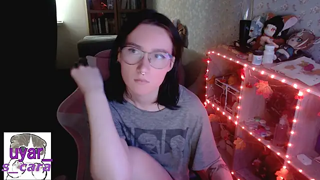 Snapshot of s_cara chatting on 10.09.25 s cara online show from 10.09.25