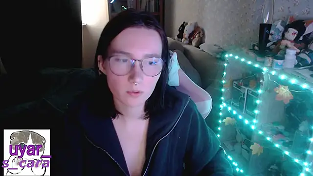 Snapshot of s_cara chatting on 10.12.25 s cara online show from 10.12.25