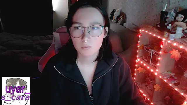 Snapshot of s_cara chatting on 10.16.25 s cara online show from 10.16.25