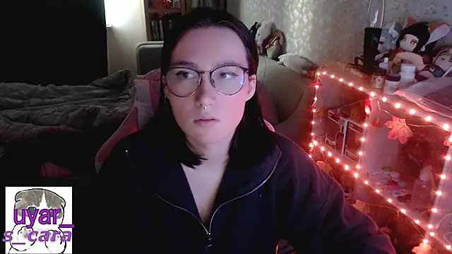 Snapshot of s_cara chatting on 10.18.25 s cara online show from 10.18.25