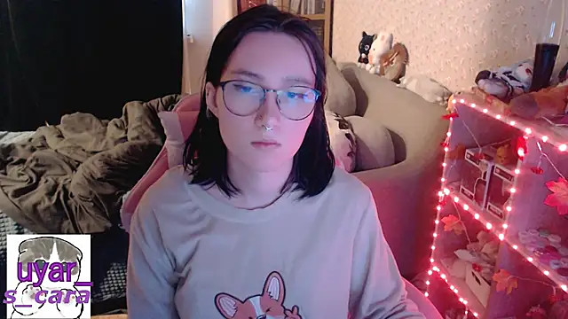 Snapshot of s_cara chatting on 10.24.25 s cara online show from 10.24.25