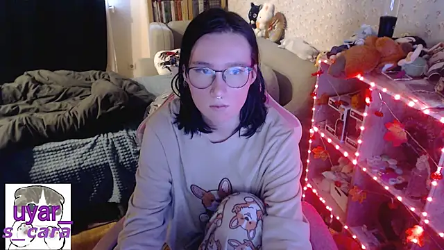 Snapshot of s_cara chatting on 10.25.25 s cara online show from 10.25.25