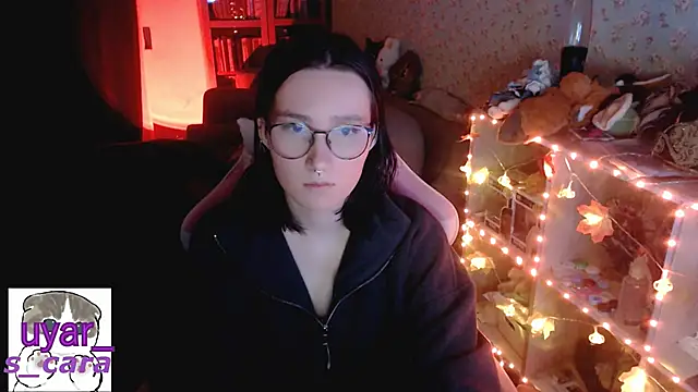 Snapshot of s_cara chatting on 10.26.25 s cara online show from 10.26.25