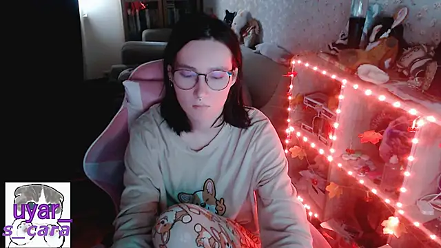 Snapshot of s_cara chatting on 11.02.25 s cara online show from 11.02.25