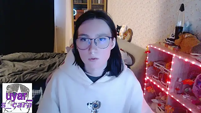 Snapshot of s_cara chatting on 11.05.25 s cara online show from 11.05.25