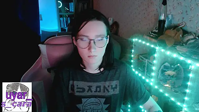 Snapshot of s_cara chatting on 11.08.25 s cara online show from 11.08.25