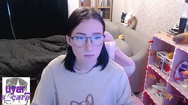 Snapshot of s_cara chatting on 11.13.25 s cara online show from 11.13.25