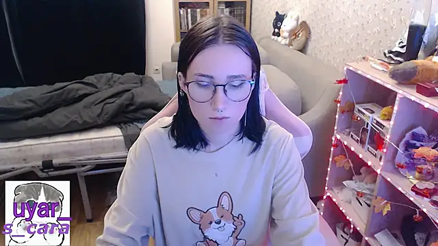 Snapshot of s_cara chatting on 11.22.25 s cara online show from 11.22.25