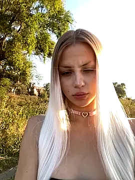 FavoriteKira online show from 09.16.25