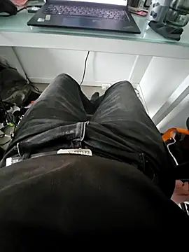 Snapshot of Syto772 chatting on 11.27.25 Syto772 online show from 11.27.25