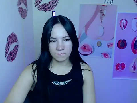 Snapshot of Em7MaA chatting on 09.16.25 Em7MaA online show from 09.16.25