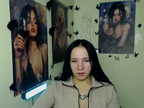 Snapshot of Em7MaA chatting on 11.08.25 Em7MaA online show from 11.08.25