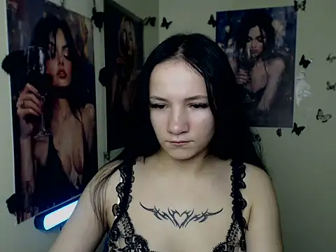 Snapshot of Em7MaA chatting on 11.13.25 Em7MaA online show from 11.13.25