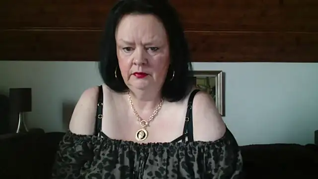 Snapshot of TiffanyMature chatting on 10.08.25 TiffanyMature online show from 10.08.25