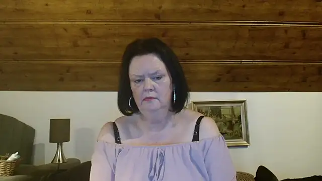 Snapshot of TiffanyMature chatting on 10.18.25 TiffanyMature online show from 10.18.25