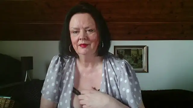 Snapshot of TiffanyMature chatting on 10.21.25 TiffanyMature online show from 10.21.25