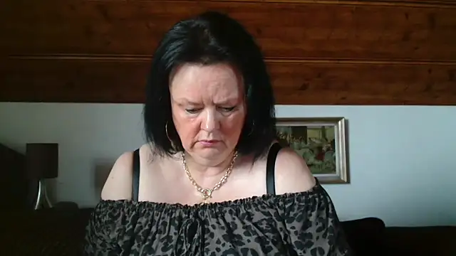 Snapshot of TiffanyMature chatting on 10.27.25 TiffanyMature online show from 10.27.25